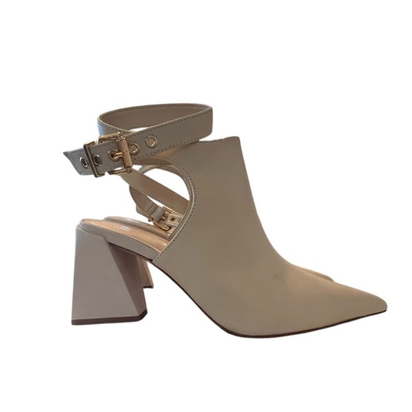 Schutz Women’s Kala Leather Cutout Pumps in Eggshell in size 6 - Picture 4 of 8